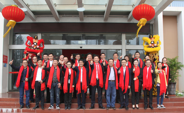 千秋偉業(yè)添錦繡 萬(wàn)里鵬程展宏圖 —— 常青樹(shù)舞獅獻(xiàn)瑞賀新春，歡天喜地迎開(kāi)工！