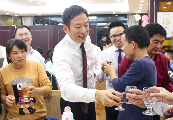 不負(fù)韶華，砥礪奮進(jìn)，共筑青春夢(mèng)，活力常青樹(shù)